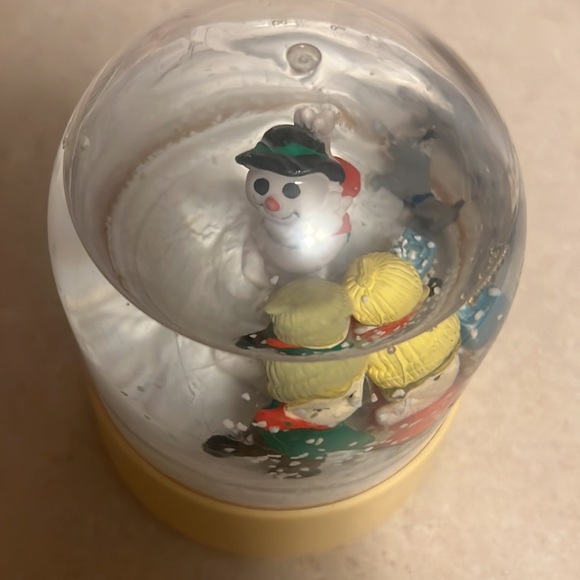 Vintage 1985 MERRILITE Music Box Skaters' Snowman Wind up Snow Globe. - Picture 4 of 6